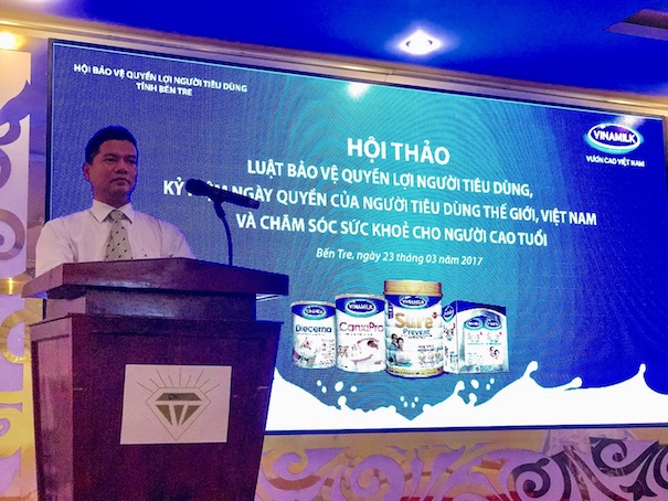 Vinamilk[-]chăm[-]sóc[-]sức[-]khoẻ[-]cho[-]hơn[-]1.000[-]người[-]cao[-]tuổi